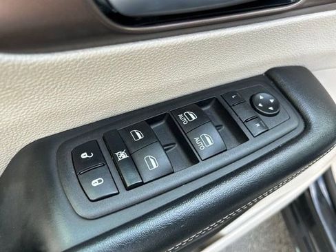 Used 2023 Chrysler Voyager LX FWD image 12