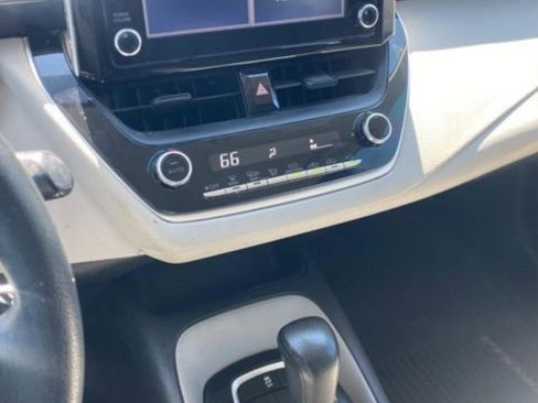 Used 2020 Toyota Corolla LE image 25
