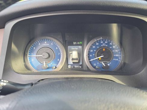 Used 2019 Toyota Sienna Limited image 25