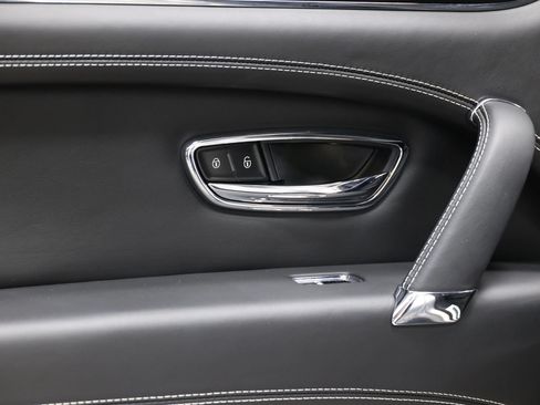 Used 2018 Bentley Bentayga Onyx Edition AWD/4WD image 52