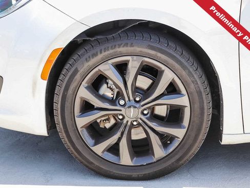 Used 2018 Chrysler Pacifica Touring Plus w/ S Appearance Package FWD image 10