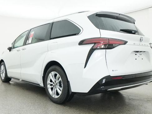 New 2026 Toyota Sienna Limited FWD image 21