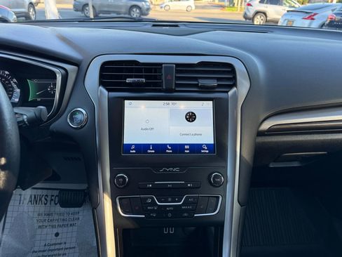 Used 2020 Ford Fusion SEL image 23