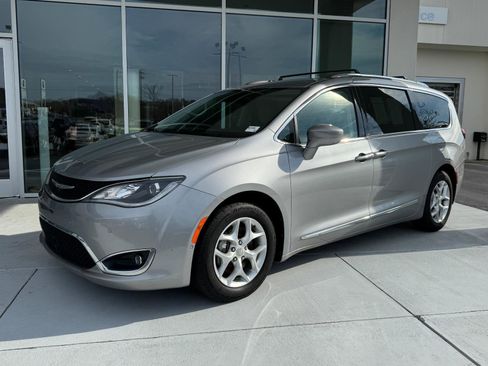 Used 2017 Chrysler Pacifica Touring-L Plus w/ Advanced Safetytec Group image 1