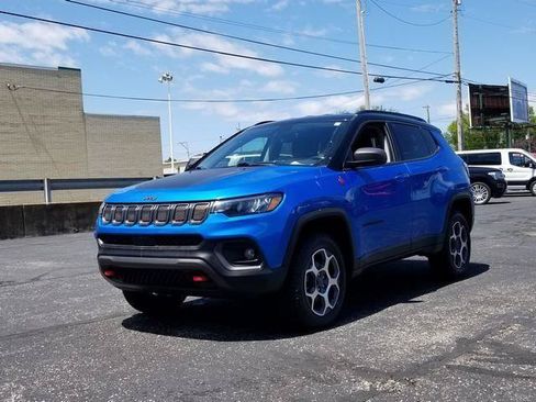 Used 2022 Jeep Compass Trailhawk w/ Trailhawk Convenience Group AWD/4WD image 2