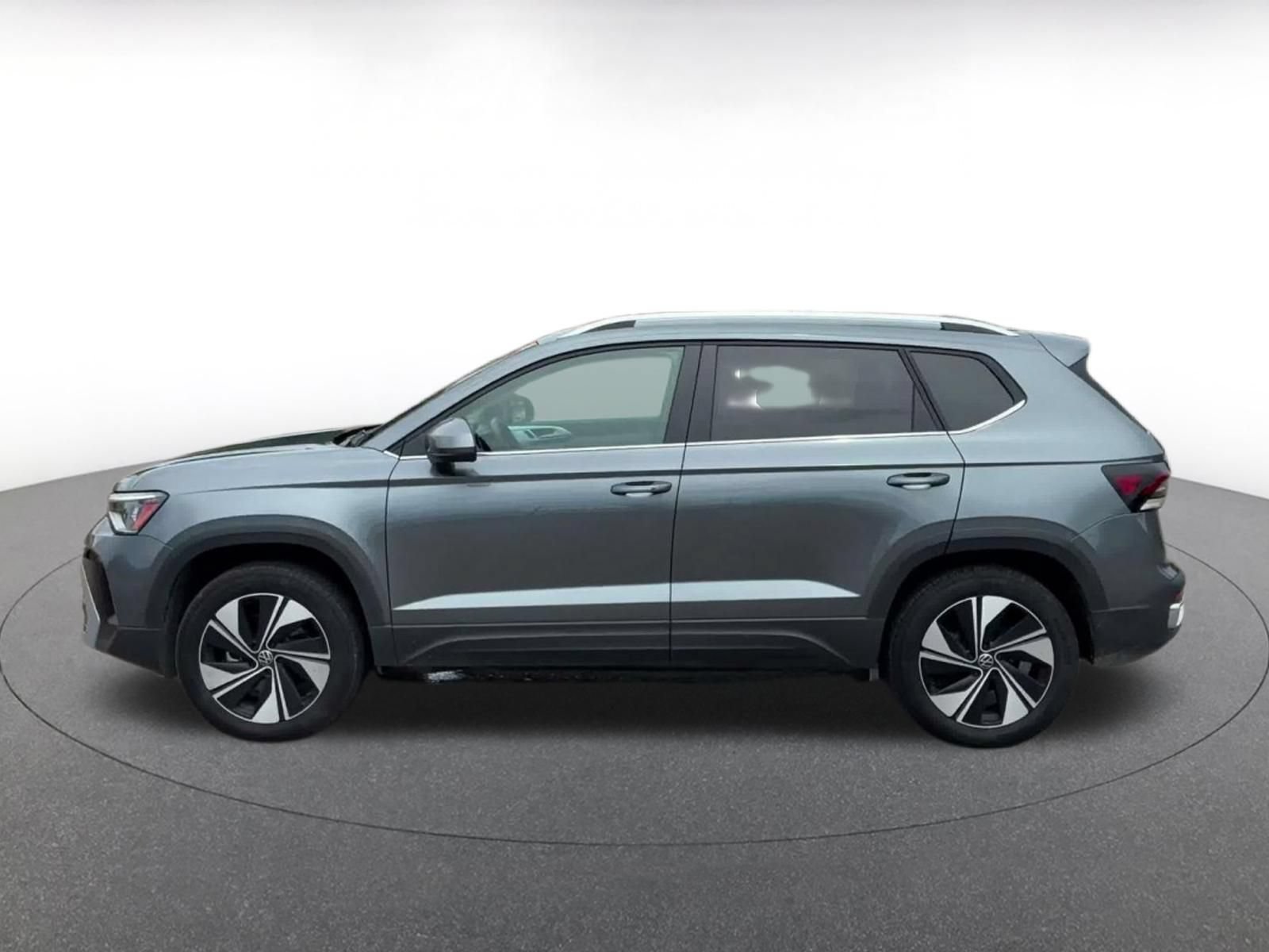 Used 2026 Volkswagen Taos SE AWD/4WD image 8
