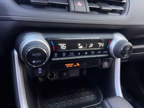 Used 2020 Toyota RAV4 XLE image 25