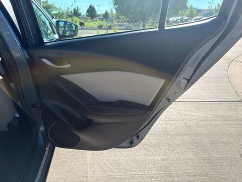 Used 2015 MAZDA MAZDA3 i Touring FWD image 16