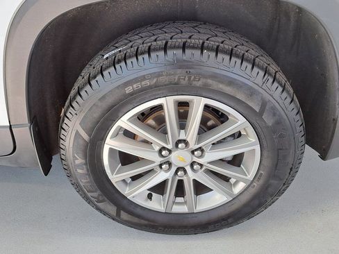 Used 2023 Chevrolet Traverse LT image 36