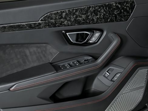 Used 2019 Lamborghini Urus image 18