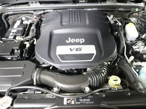Used 2018 Jeep Wrangler Unlimited Sport S AWD/4WD image 16