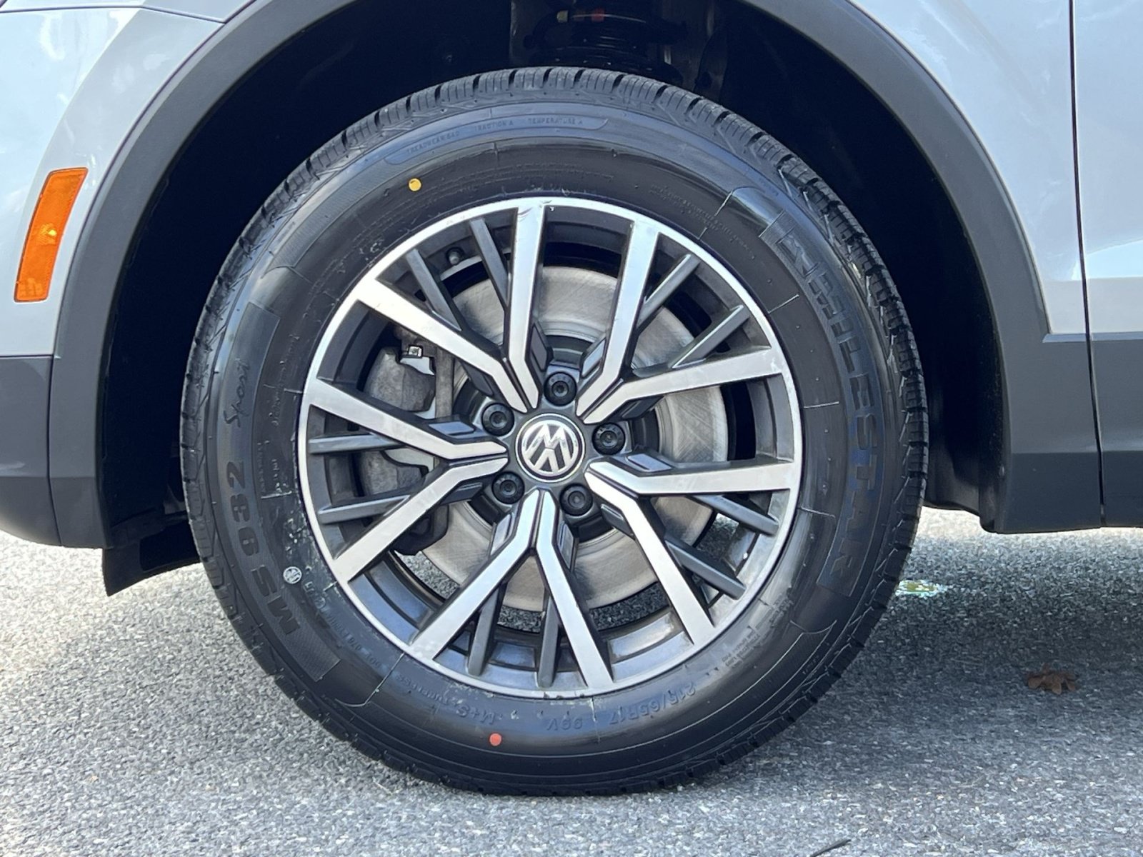 Used 2020 Volkswagen Tiguan SE w/ Panoramic Sunroof Package AWD/4WD image 17