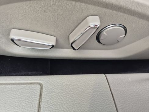 Used 2020 Ford Fusion SE FWD image 17