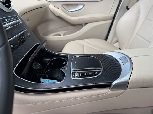 Used 2021 Mercedes-Benz GLC 300 4MATIC w/ Premium Package image 34
