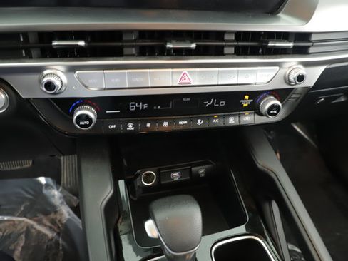 Used 2024 Kia Telluride LX image 15