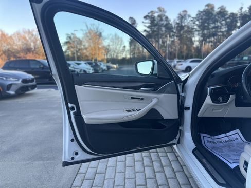 Used 2020 BMW 530i w/ Executive Package image 12