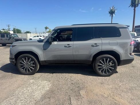 Used 2025 Lexus GX 550 w/ Accessory Package (Z1) AWD/4WD image 8