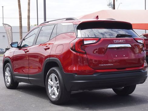 Certified 2023 GMC Terrain SLE w/ Driver Convenience Package FWD image 3