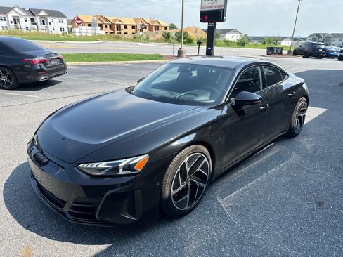 Used 2023 Audi RS e-tron GT w/ Carbon Performance Package AWD/4WD image 8