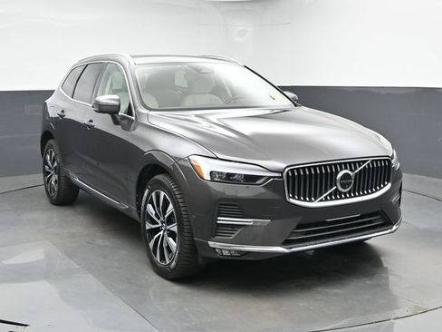 Used 2023 Volvo XC60 B5 Plus w/ Climate Package AWD/4WD image 2