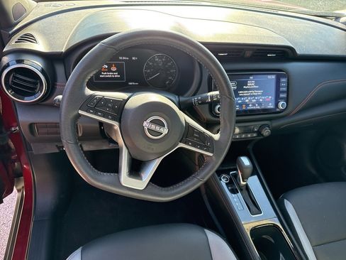Used 2022 Nissan Kicks SR w/ Premium Package image 11