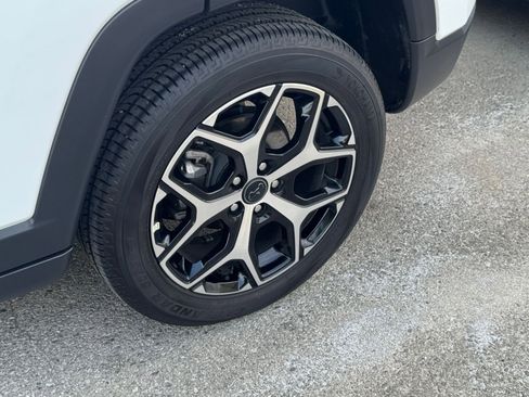 Used 2025 Jeep Compass Limited image 30