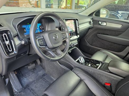 Used 2024 Volvo XC40 B5 Plus AWD/4WD image 9