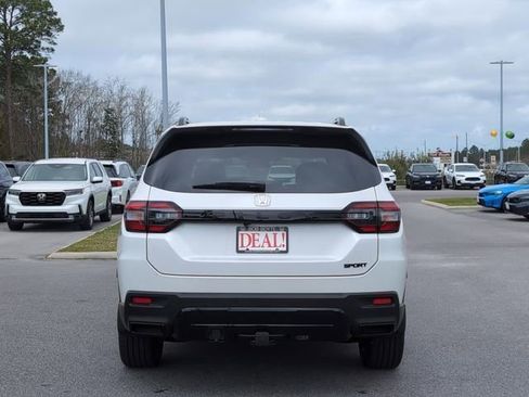 New 2026 Honda Pilot Sport image 4