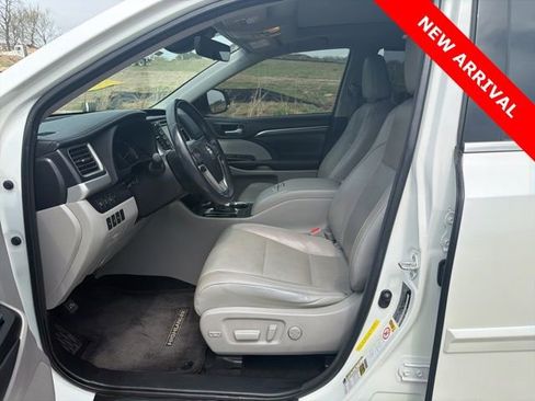 Used 2018 Toyota Highlander Limited Platinum image 9