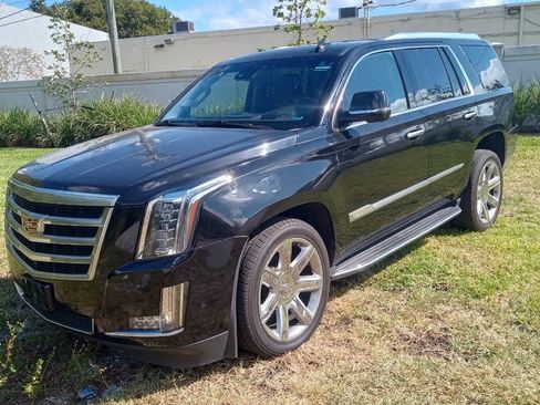 Used 2019 Cadillac Escalade Luxury image 2