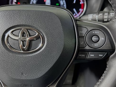 Used 2024 Toyota RAV4 XLE Premium image 20