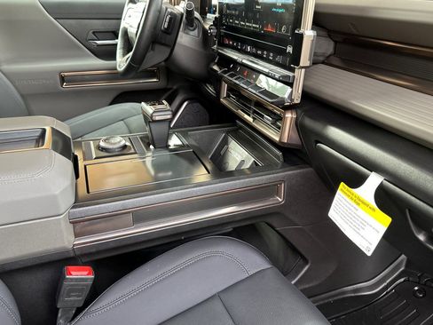 Certified 2025 GMC Hummer EV 2X image 17