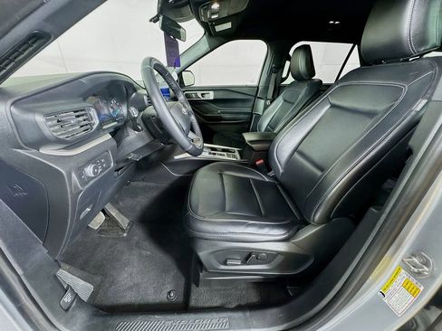 Used 2020 Ford Explorer XLT w/ Equipment Group 202A image 25