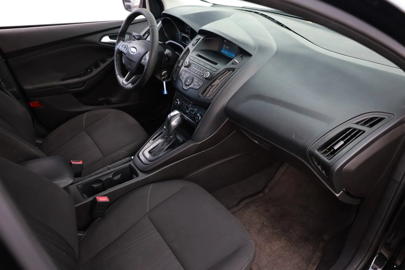 Used 2015 Ford Focus SE w/ SE Sport Package FWD image 24