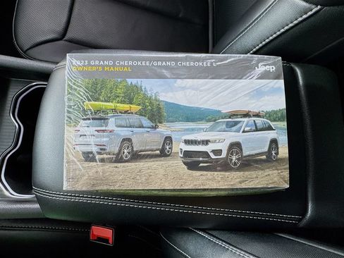 Used 2023 Jeep Grand Cherokee 30th Anniversary AWD/4WD image 38