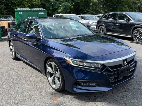 Used 2018 Honda Accord Touring image 4