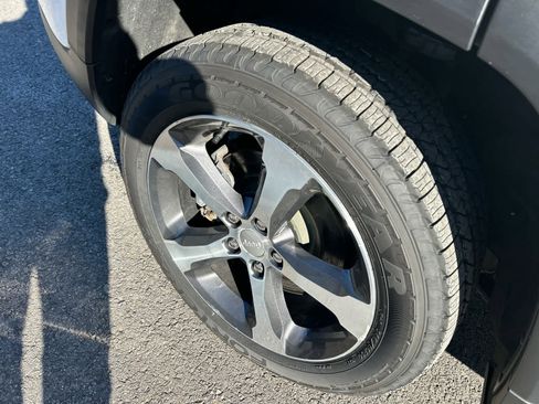 Used 2022 Jeep Grand Cherokee Limited 4xe image 16