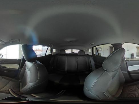 Used 2025 Chevrolet Trax LT image 42