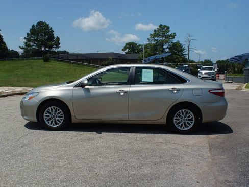 Used 2017 Toyota Camry LE FWD image 8