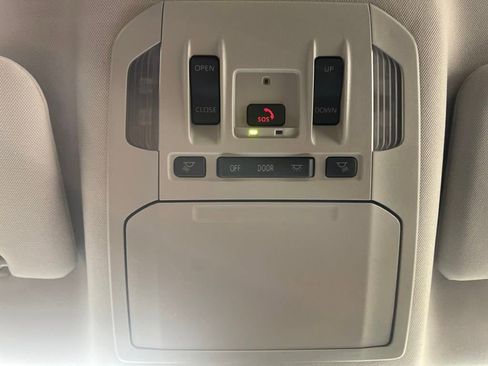 Certified 2024 Toyota Highlander XLE image 29