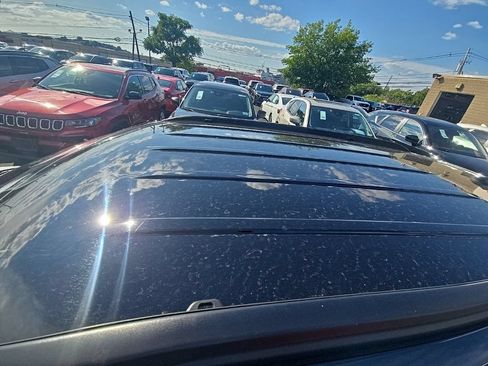 Used 2025 Jeep Compass Trailhawk AWD/4WD image 9
