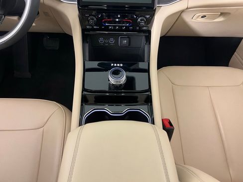 Used 2023 Jeep Grand Cherokee L Limited image 17