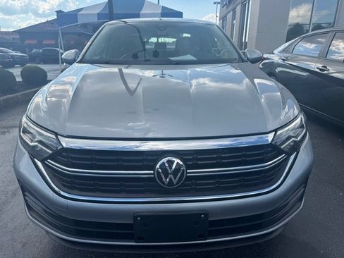 Used 2024 Volkswagen Jetta SE FWD image 6
