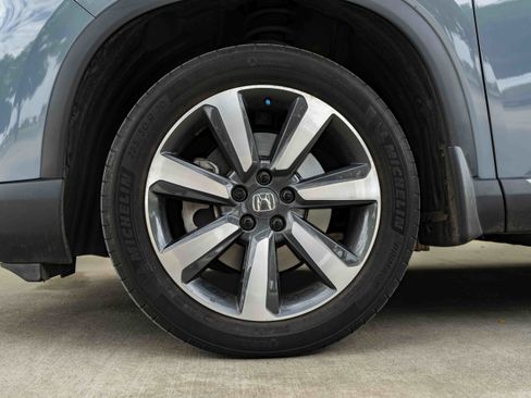 Certified 2025 Honda Pilot Touring image 14