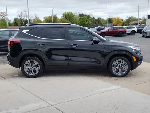 Used 2024 Kia Seltos S AWD/4WD image 13