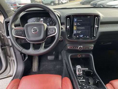 Used 2019 Volvo XC40 T5 Inscription image 4