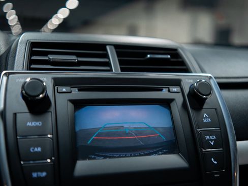 Used 2017 Toyota Camry SE image 22