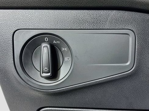 Certified 2023 Volkswagen Tiguan SE R-Line AWD/4WD image 10