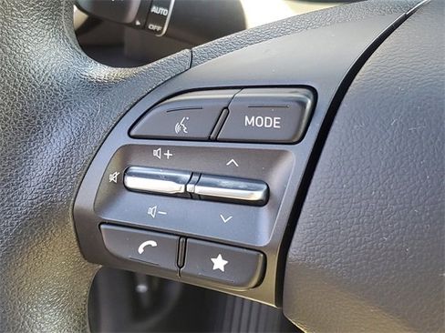 Used 2023 Hyundai Kona SEL image 11