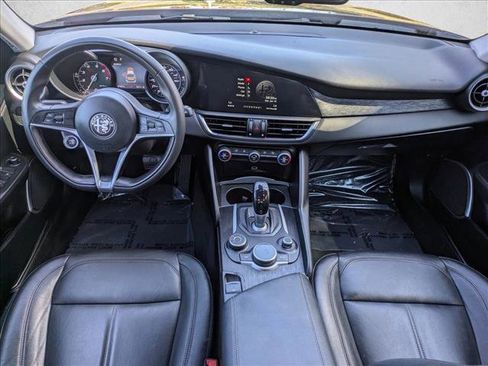 Used 2019 Alfa Romeo Giulia image 16